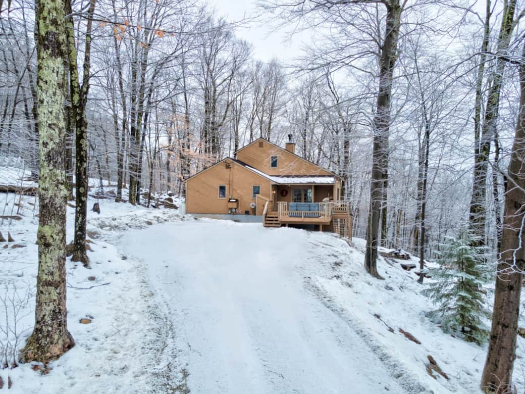 Large Killington Chalet - 3D Tour - https://my.matterport.com/show/?m=G8suRadco4P Large Killington Chalet - 3D Tour - https://my.matterport.com/show/?m=G8suRadco4P