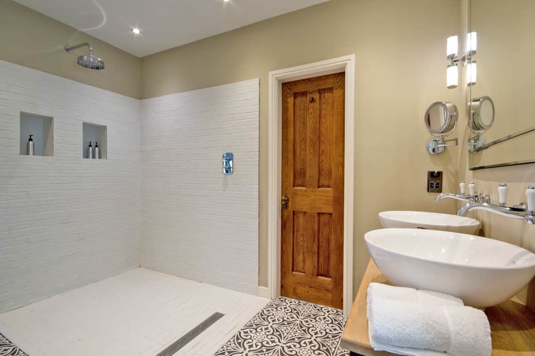 Ensuite Bathroom 1c