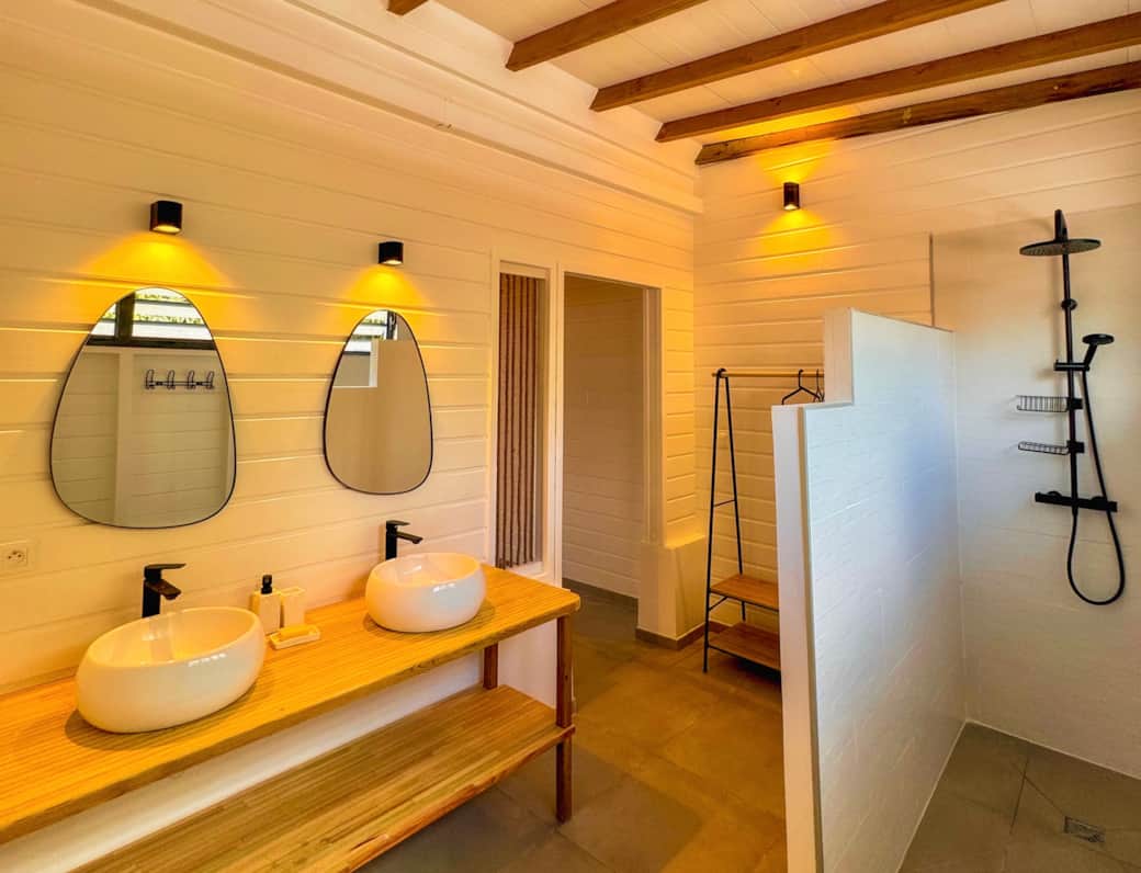 Salle de douche chambre 2