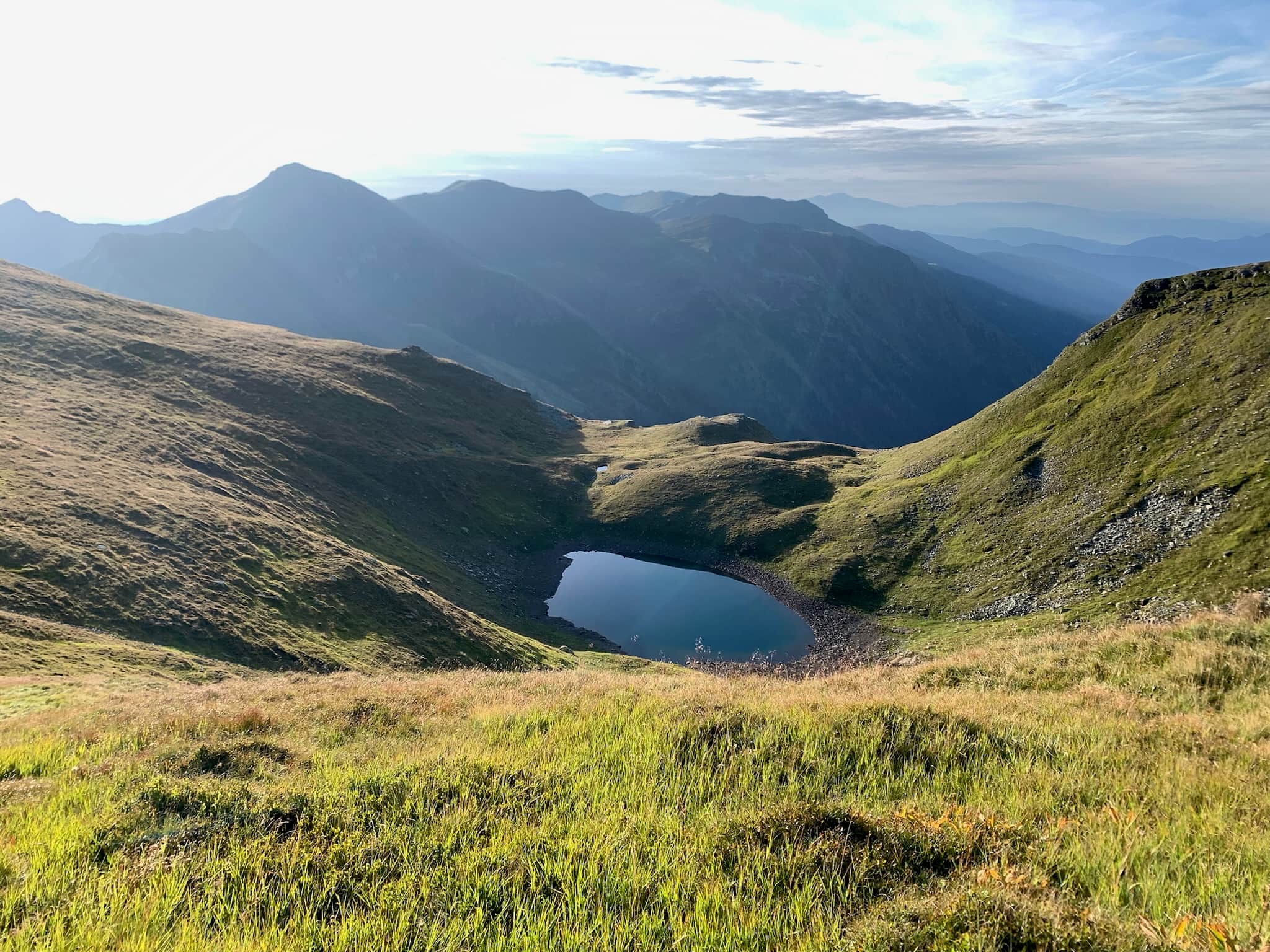 Fischsee entlang der Wanderung zum Hausberg Hohenwart.