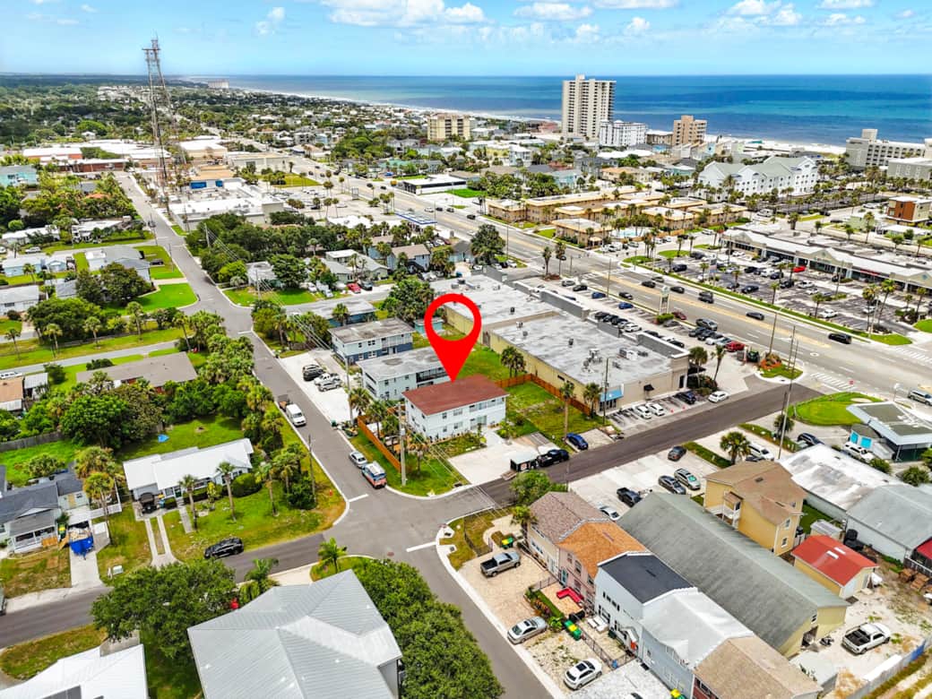 3 blocks from the beach facing south west