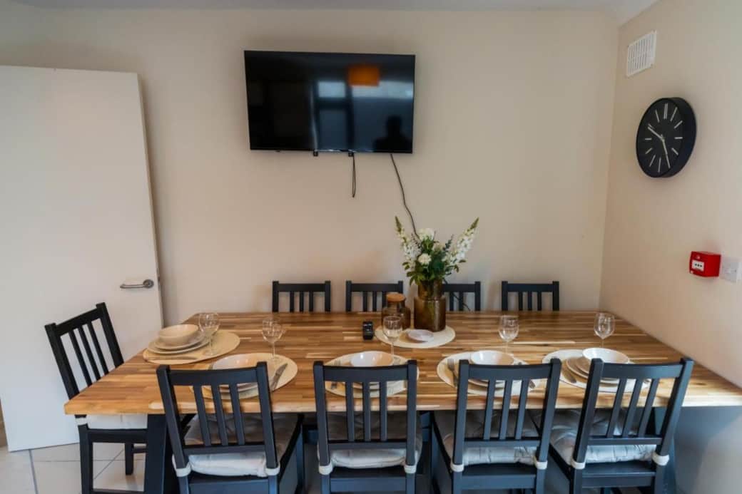 Shared Dining Area Shared Dining Area