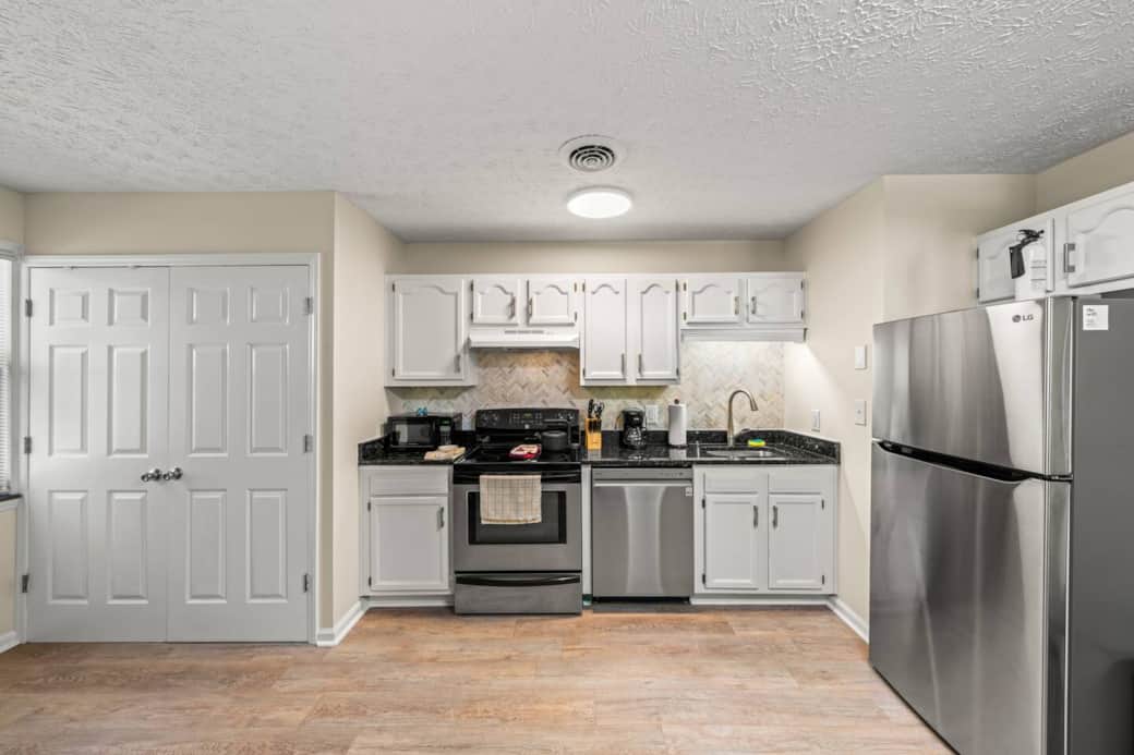 Full kitchen Full kitchen