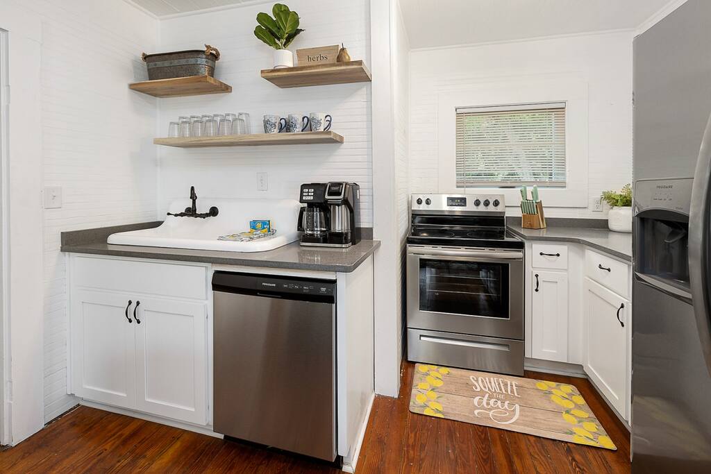 Full Kitchen