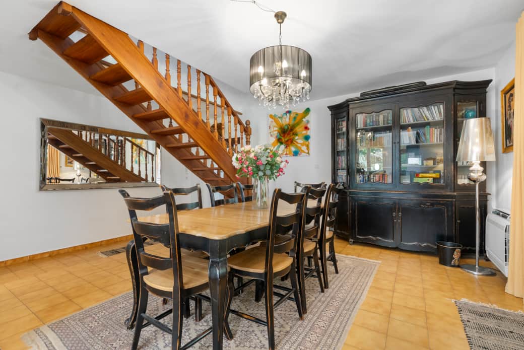 Dining Room Bookcase has many reading options