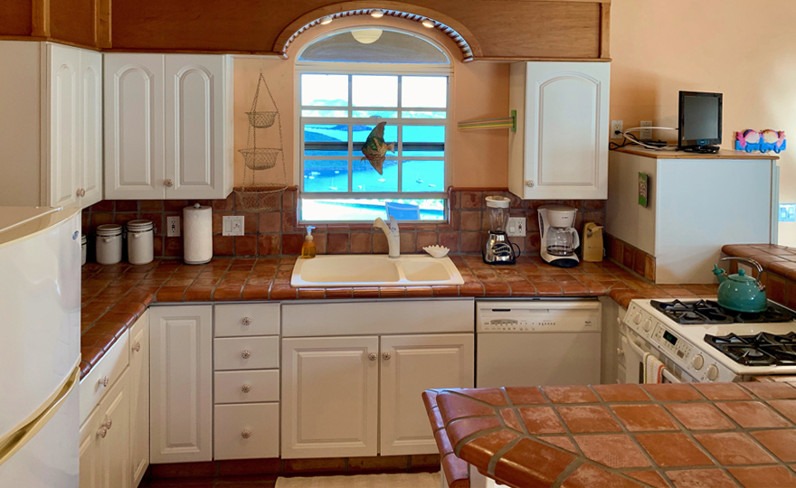 Fully equipped kitchen