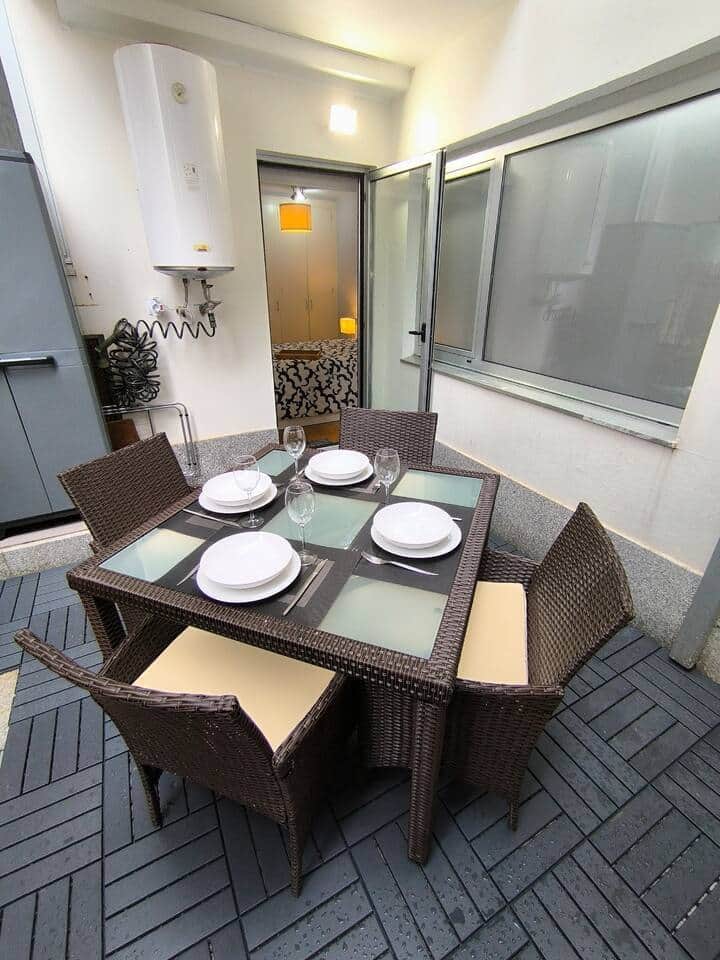 Patio terraza con mes
