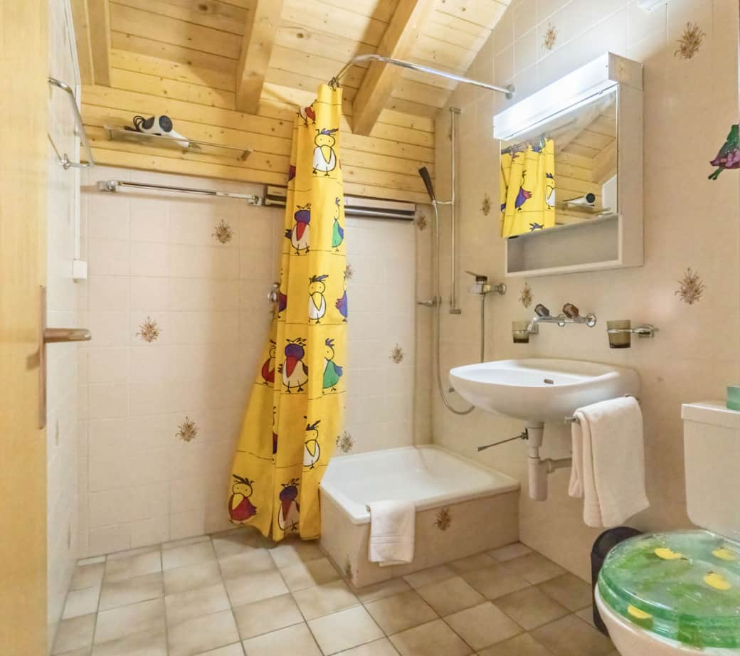 Fiesch Ferienwohnung Dusche _ WC_hoch