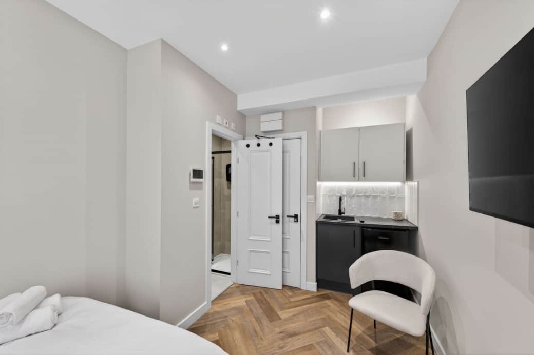 Room 5 - Kitchenette Room 5 - Kitchenette