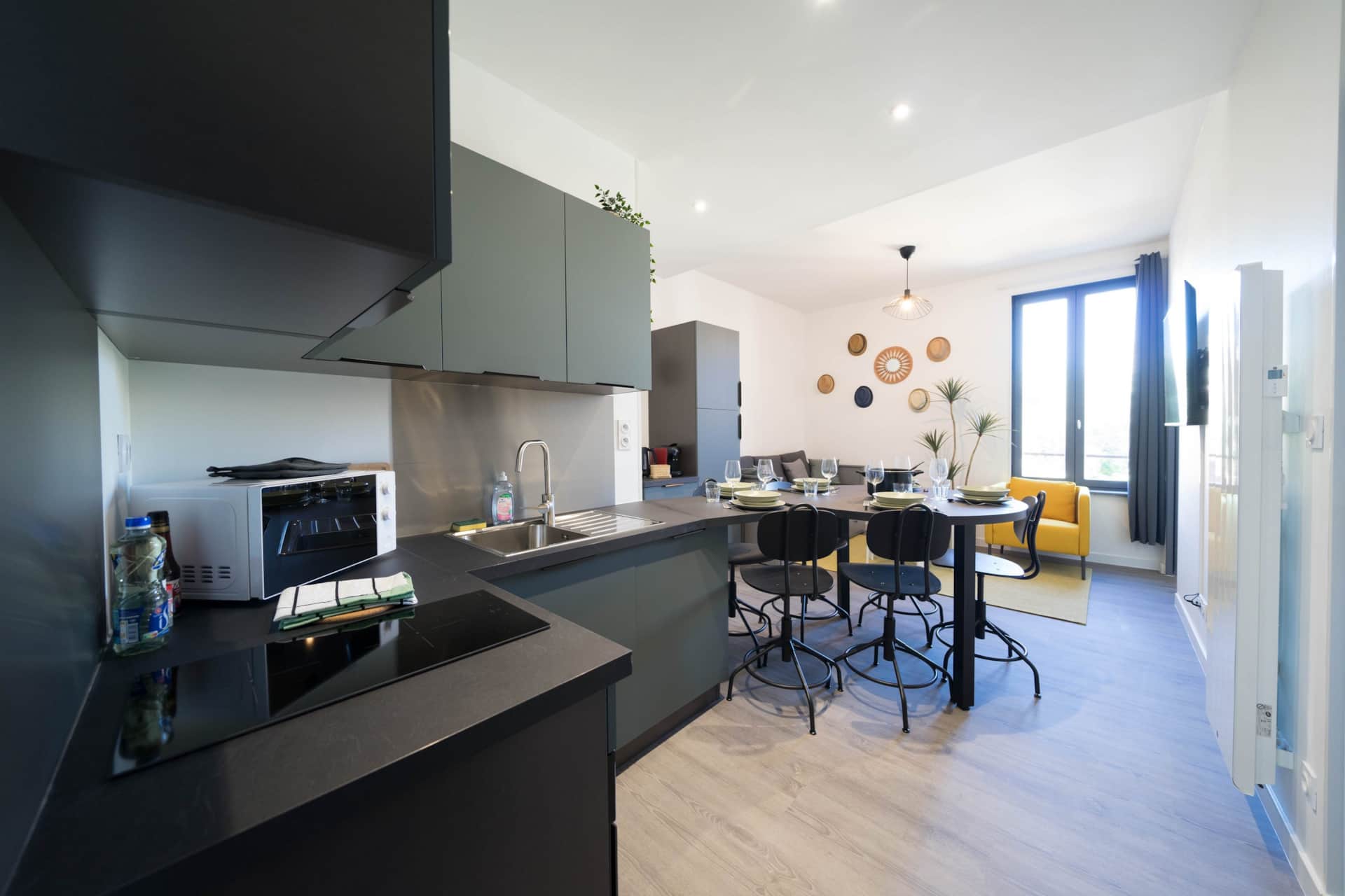 Salon lumineux et épuré d'un appartement de la Résidence Bardiaux à Vichy