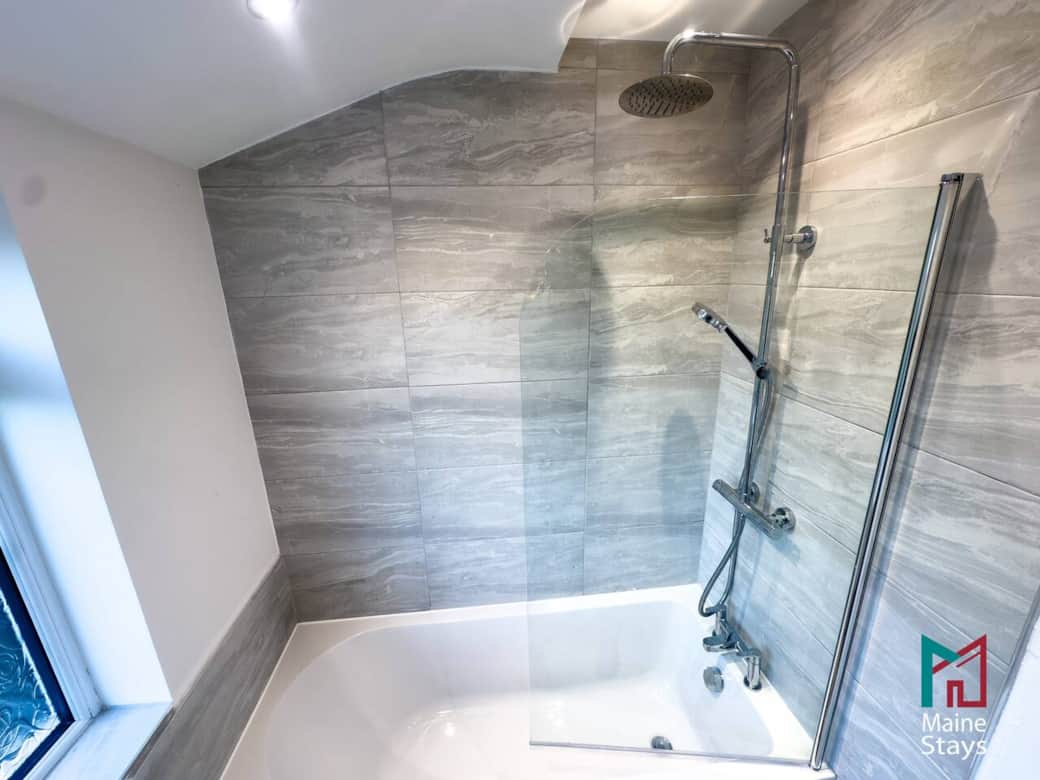  Relax, Refresh & Rejuvenate – Enjoy a spa-like experience with multiple shower heads, a deep soaking bath, and complimentary toiletries to make your stay even more comfortable.