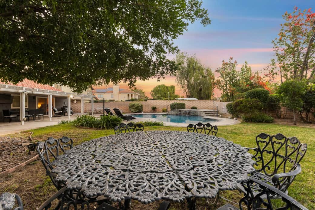 There’s an outdoor dining table under the tree that you’re welcome to use for meals, snacks, or evening drinks by the pool.