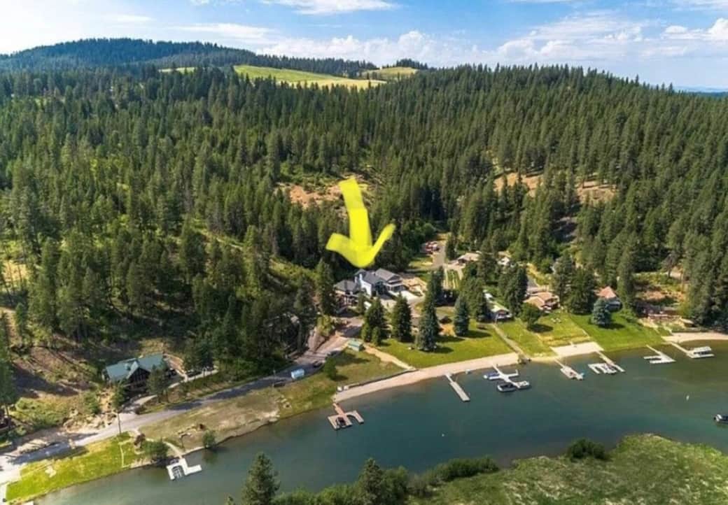 House location to the lake.