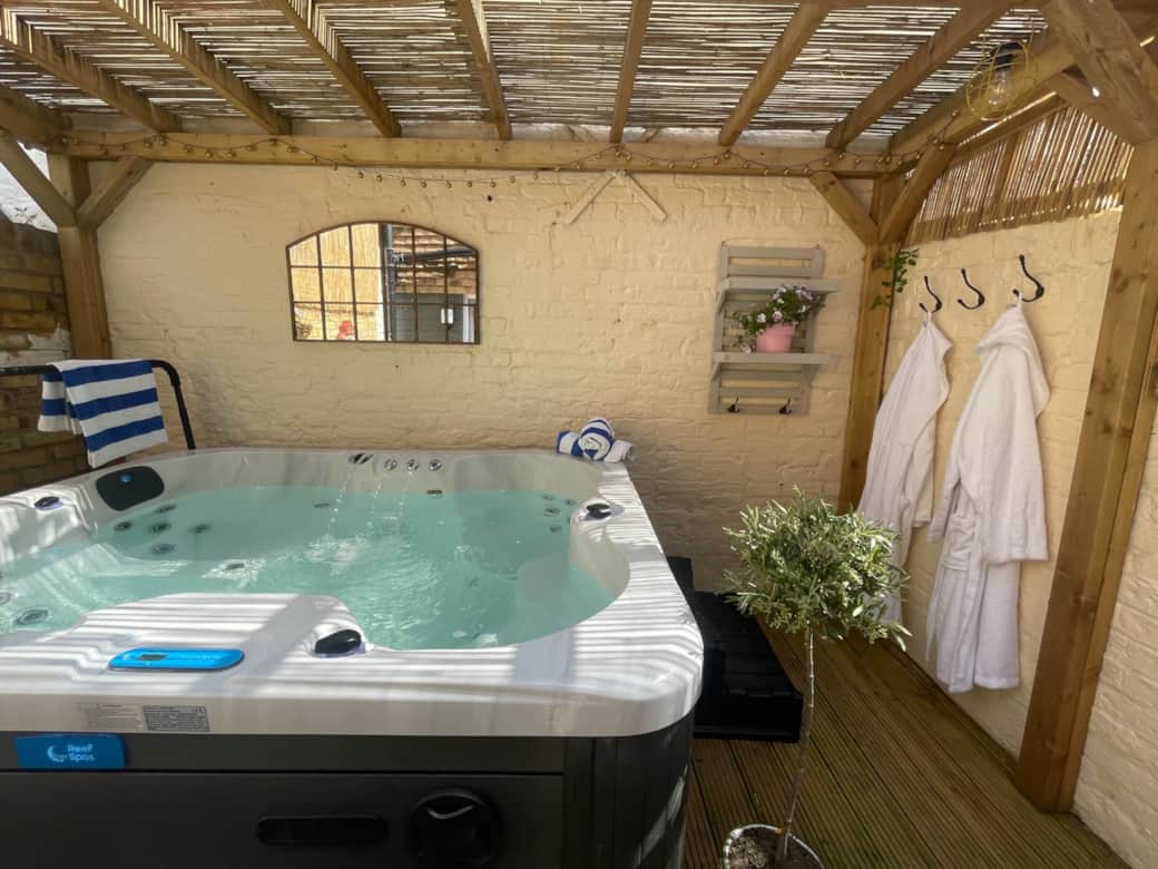 Hottub jacuzzi and bathrobes in Bluebirds Holiday Cottage Ramsgate