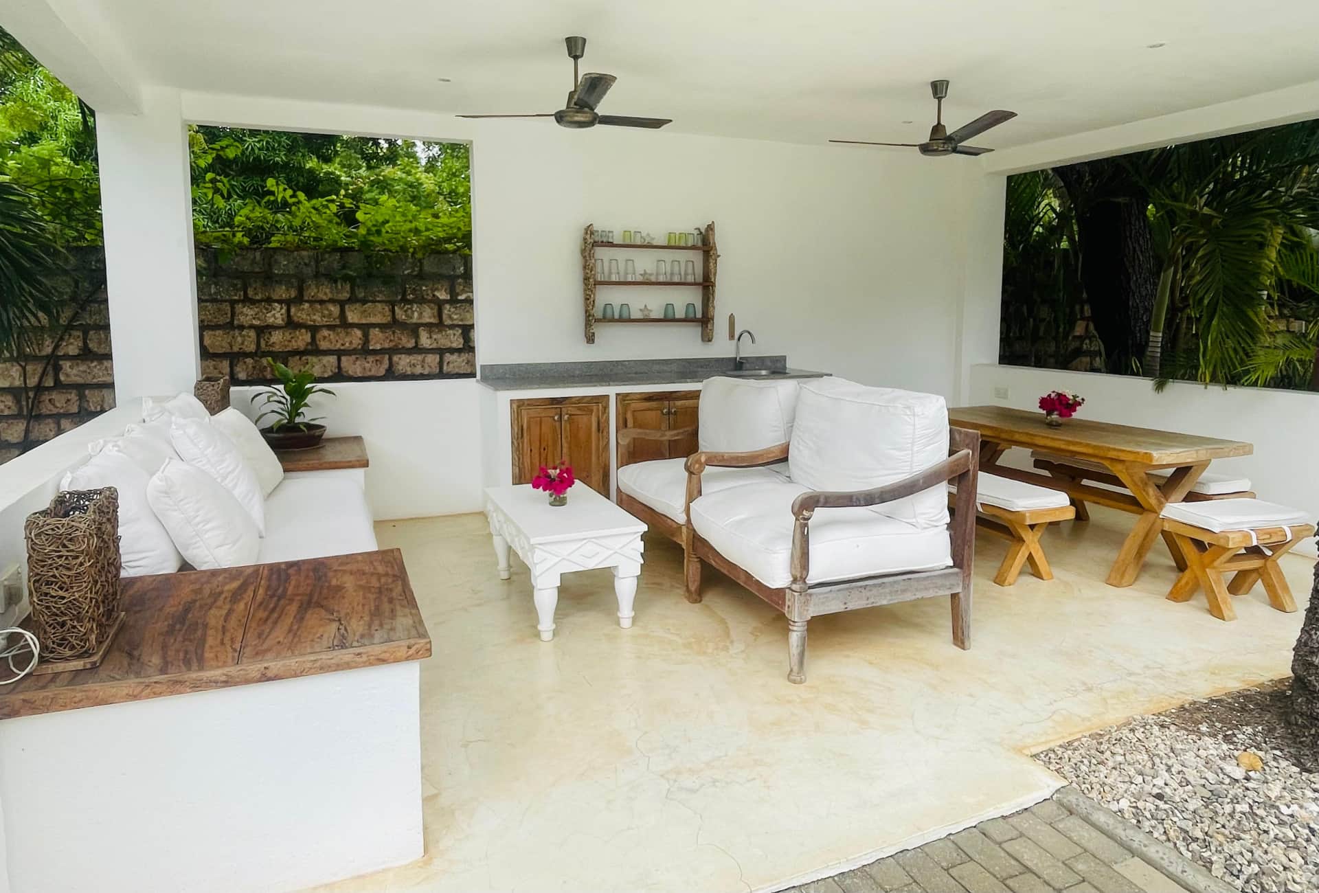 Nyumba Nyekundu Villa Veranda.jpg