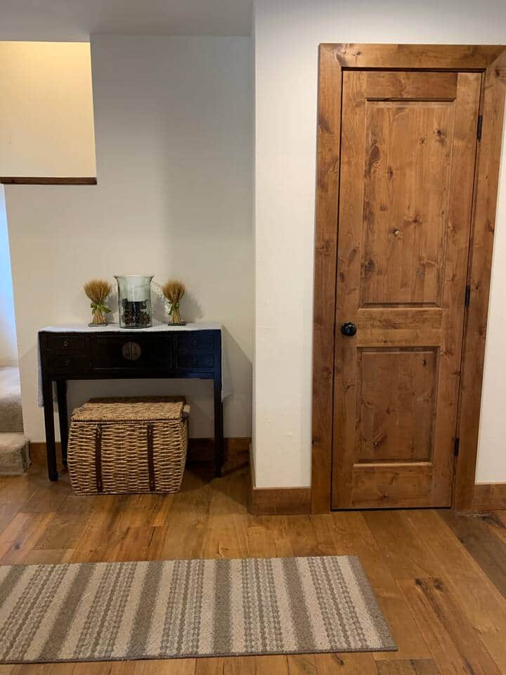 Entrance area with coat closet