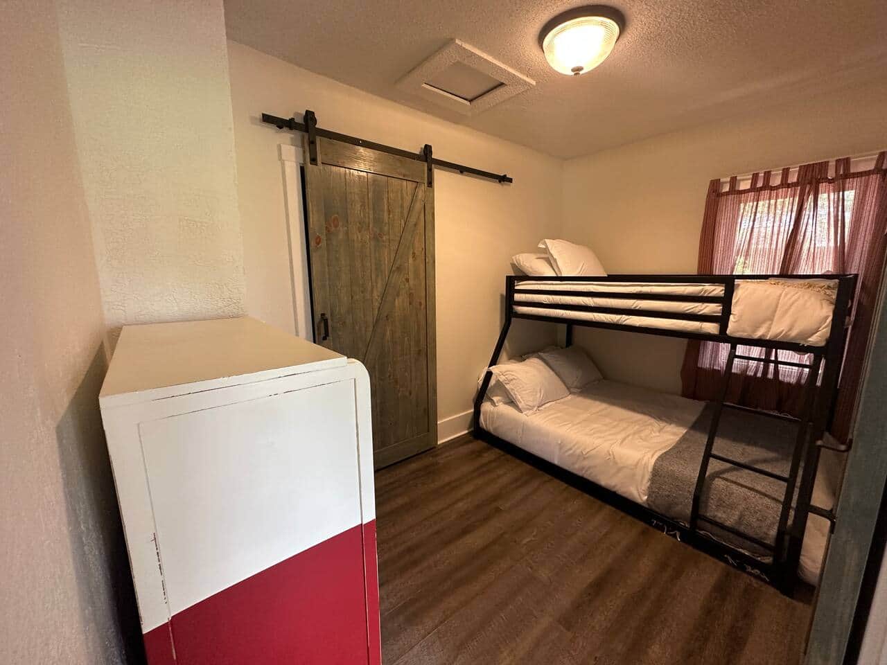 Heather's 5th Street primary bedroom queen bed