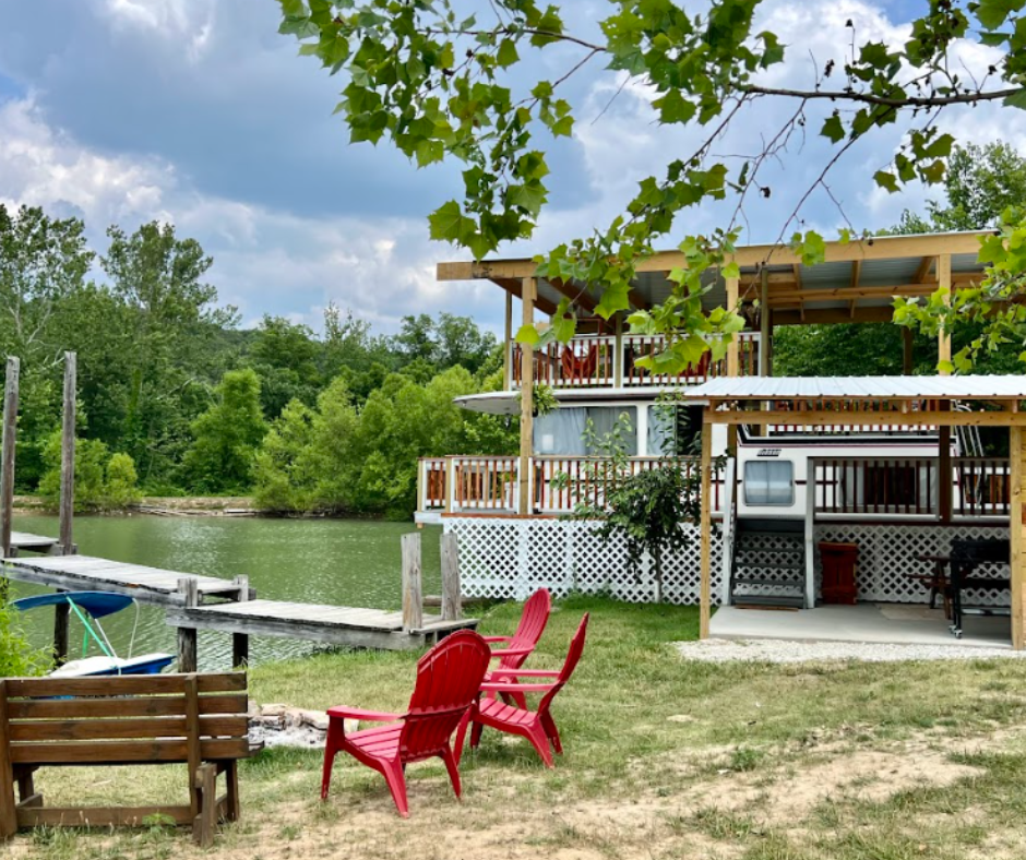 Lost Hill Lake Happy Dayz Houseboat Boat House in Saint Clair