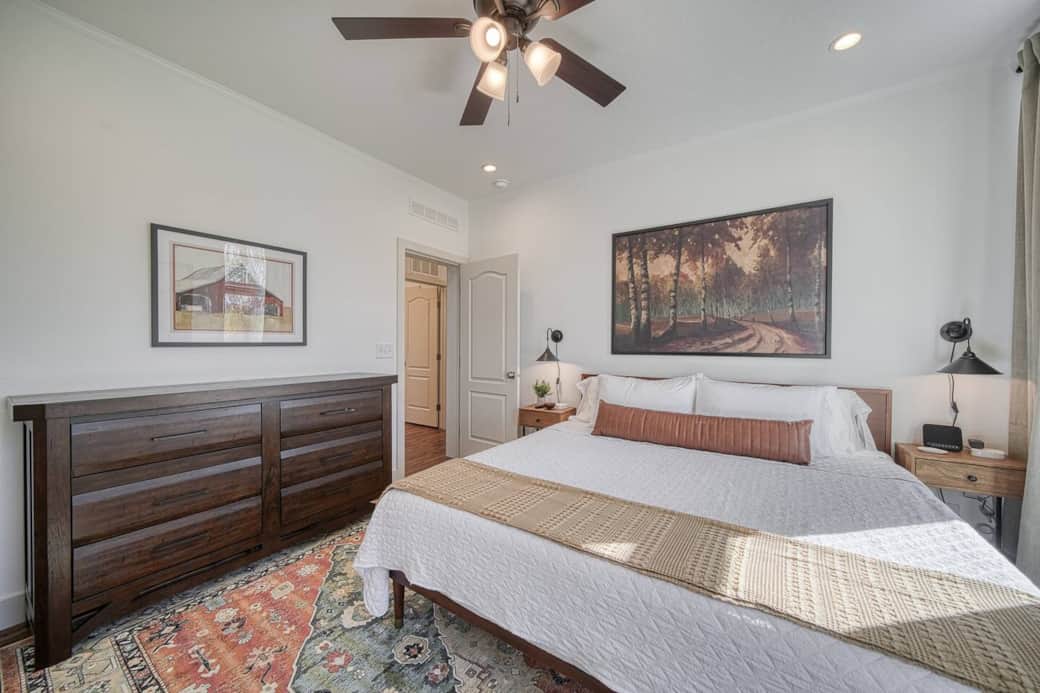 Primary bedroom has a King, TV, beautiful views and comfortable linens. Primary bedroom has a King, TV, beautiful views and comfortable linens.