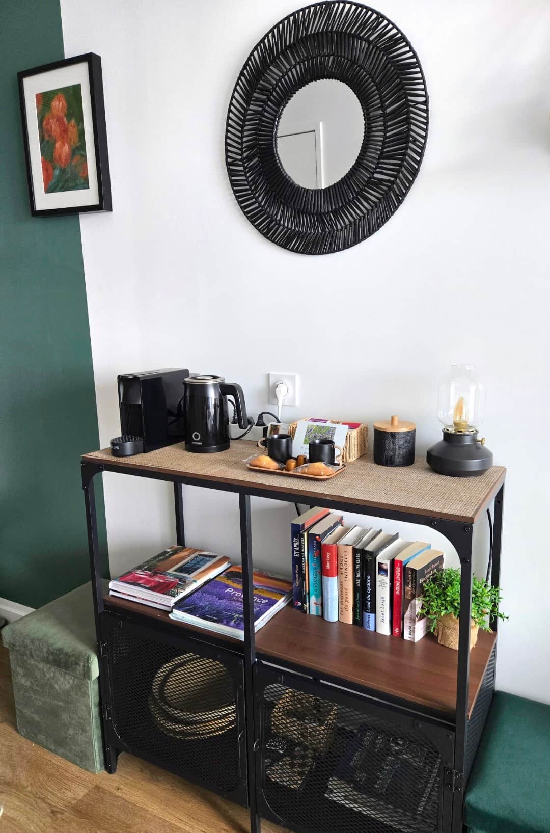 Boissons, livres et magazines à votre disposition 