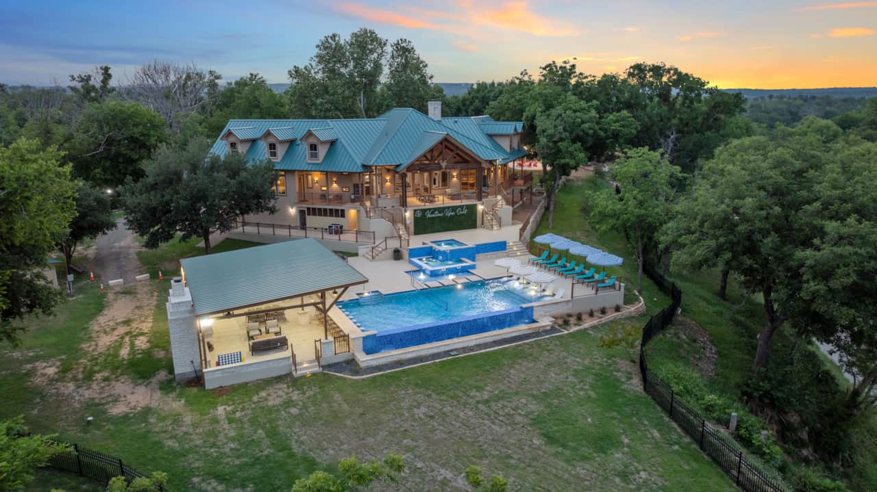 Bella Vista with Pool and Outdoor Kitchen