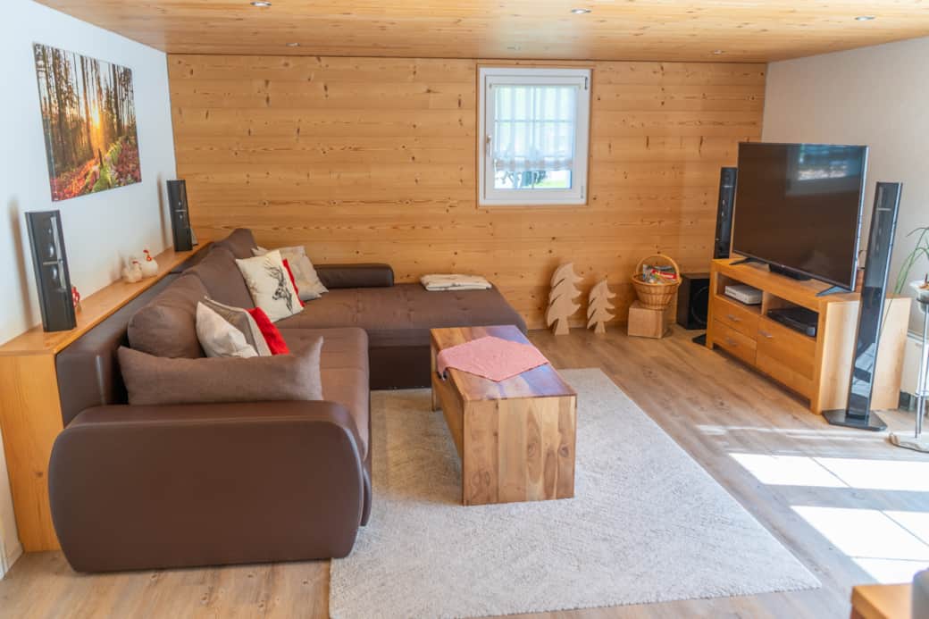 Sofa und Fernseher