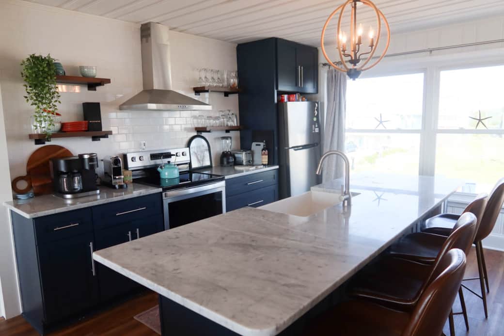 Enjoy family meals with a fully stocked kitchen.