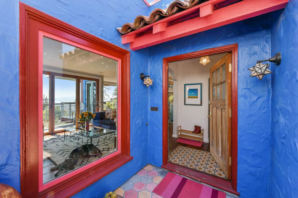 Private front entrance 