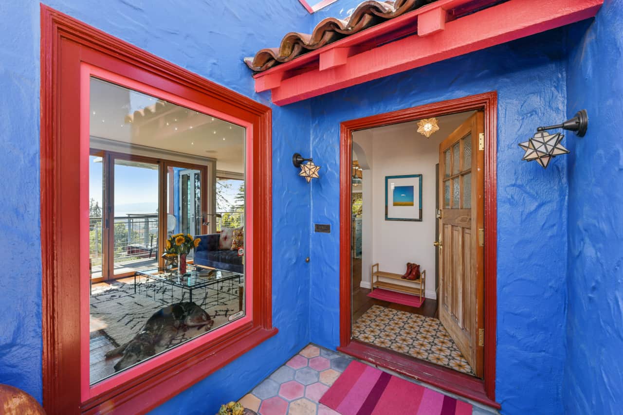 Private front entrance 