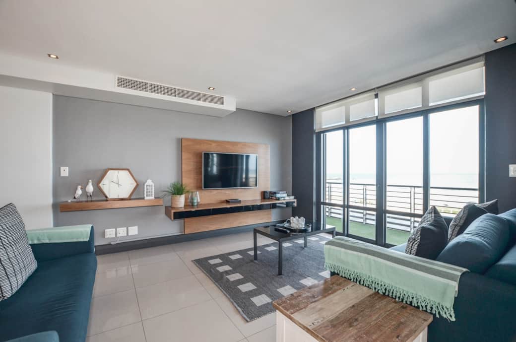 Lounge with Ocean and Mountain Views Lounge with Ocean and Mountain Views