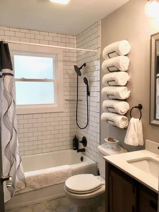 shower/tub with shampoo, bar soap and towels for your use