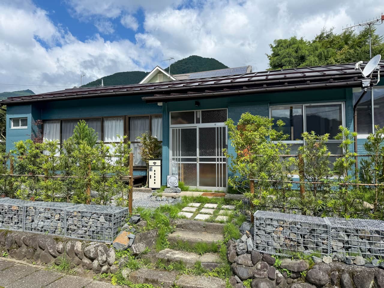 The Whale House 日光 exterior with garden