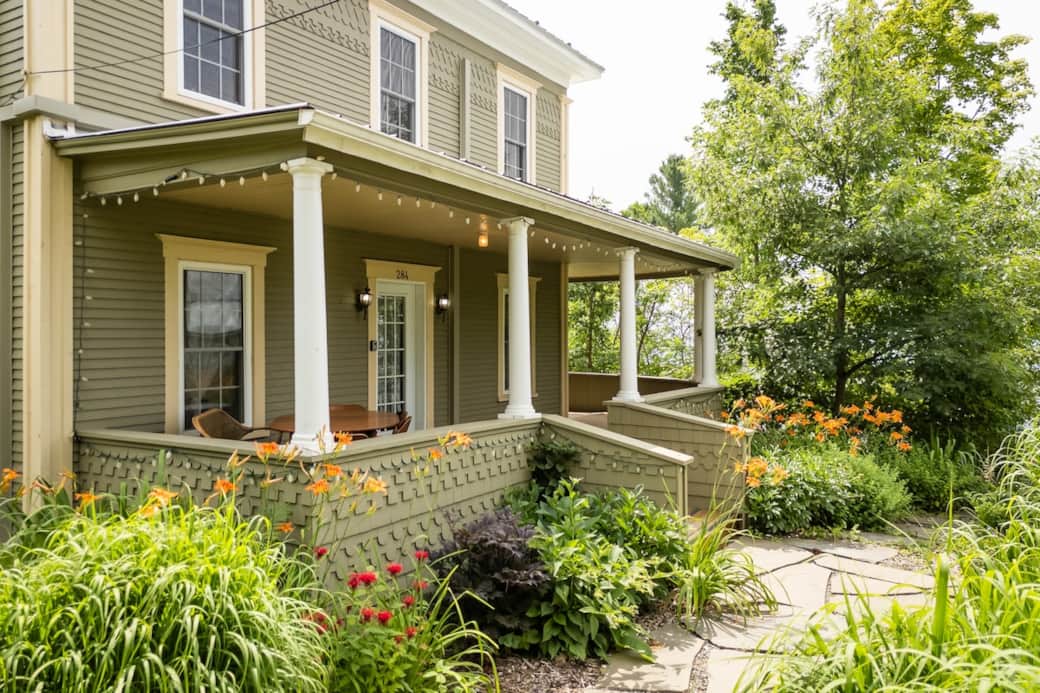 Maison de style victorienne avec galerie couverte typique sur trois côtés

⭐ « Magnifique séjour de ski! La maison était propre, bien entretenue et plus grande que ce que nous pensions. »