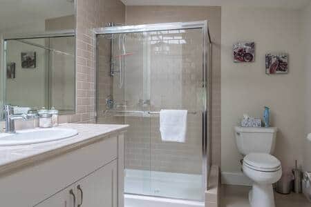 Ensuite to Twin bedroom
