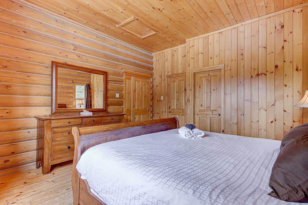 ROOM 1