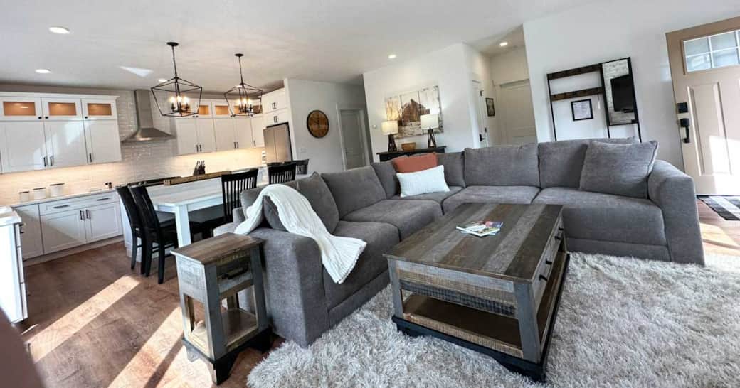Main Room with seating for 6+