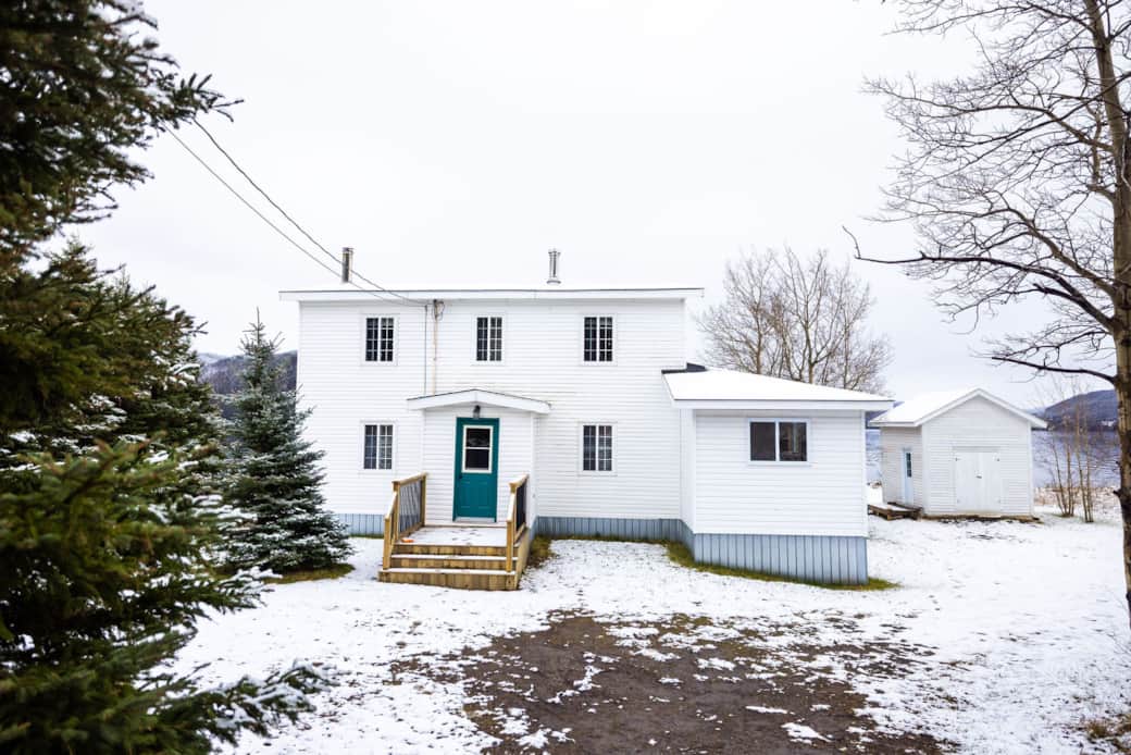 Exterior front (roadside) in winter Exterior front (roadside) in winter