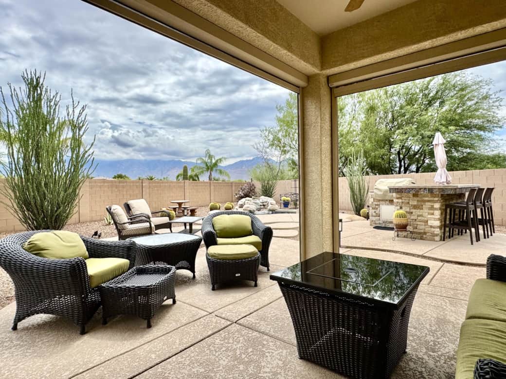 909 W Leatherleaf Drive