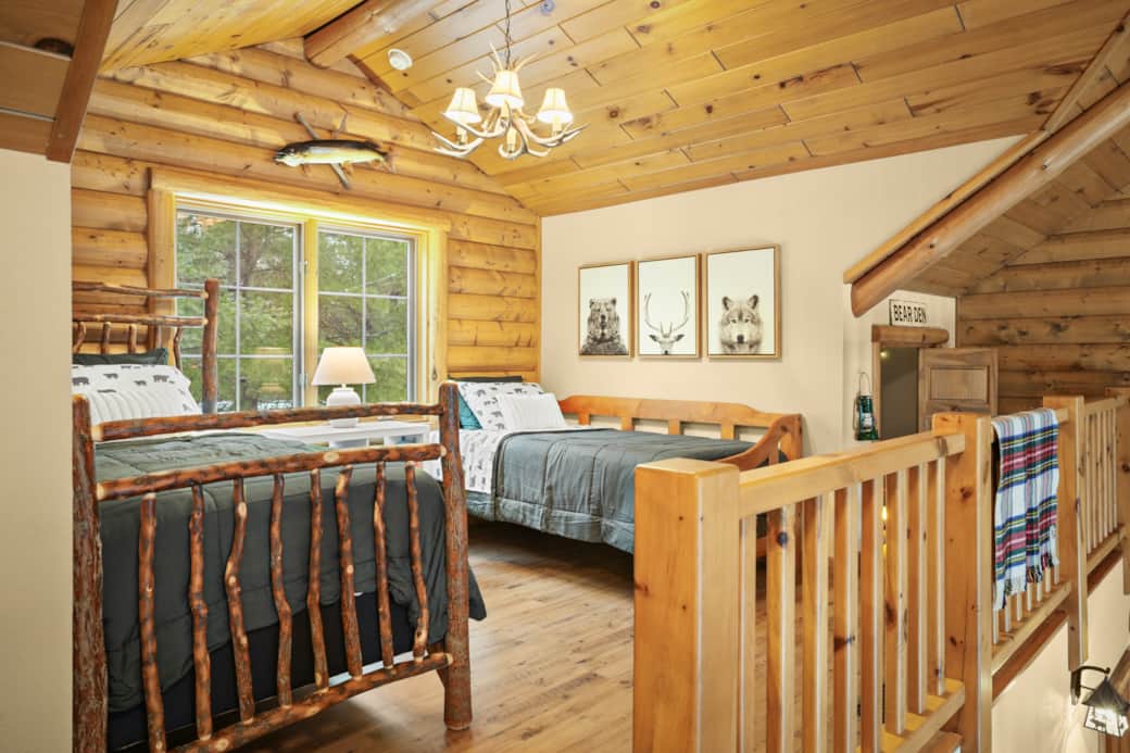 Loft with twin beds and secret "Bear Den"