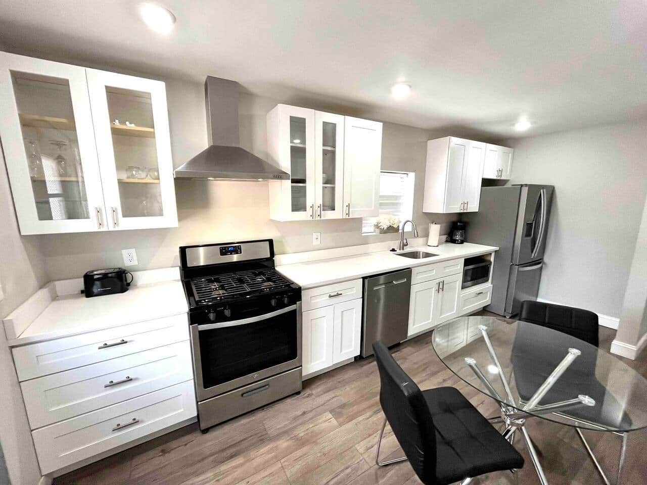 Full big new kitchen with oven and hood, dishwasher,microwave and 36 inch refrigerator.
Glass table and chairs.