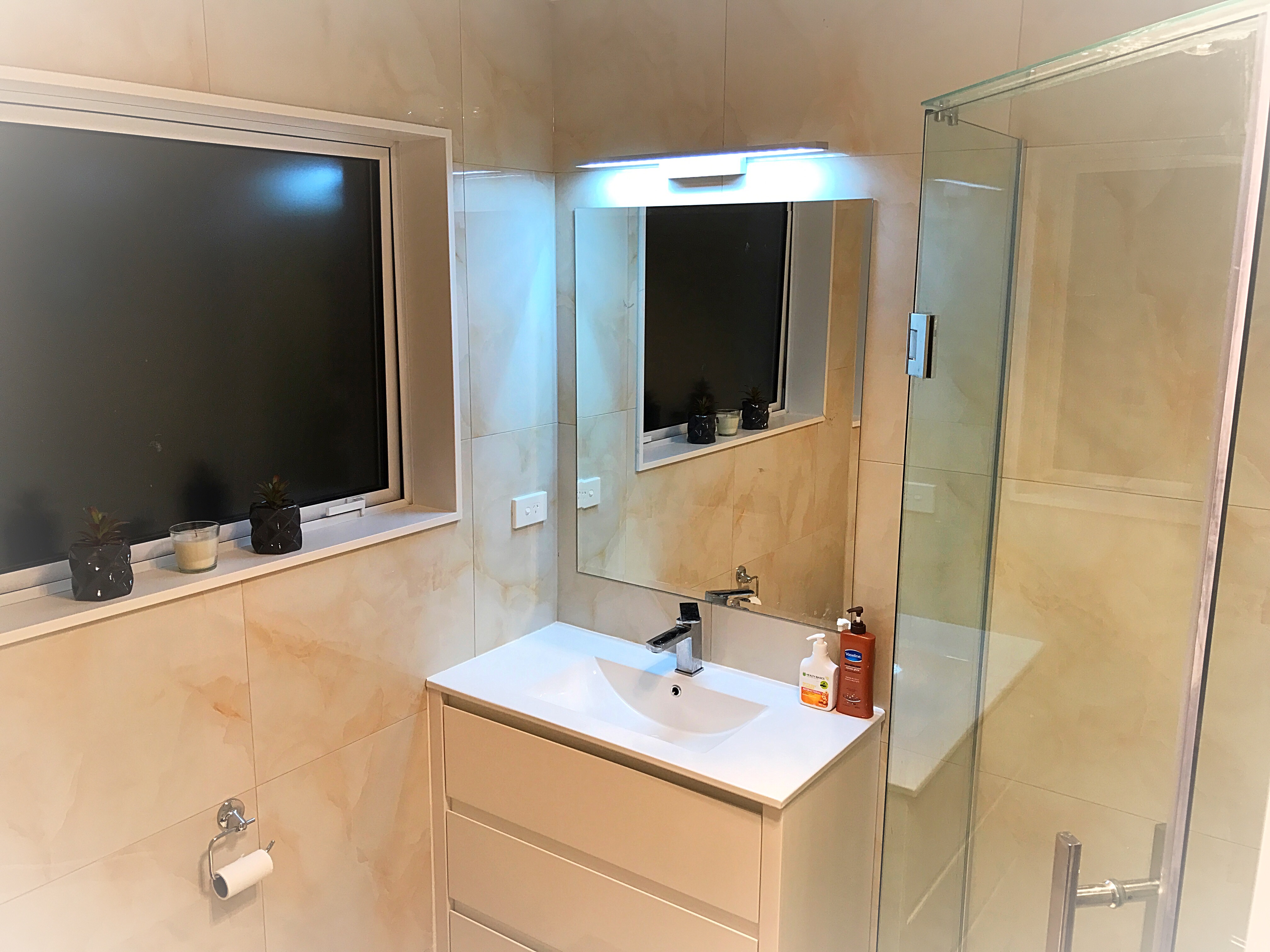 Guest Private Bathroom - Flatbush Accommodation