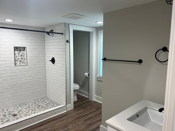 Feel refreshed and revitalized in our modern bathroom, designed for your ultimate comfort. 
