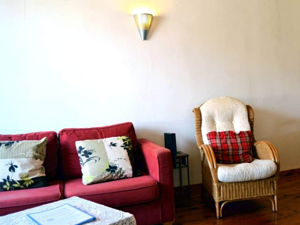 Salon avec banquette et fauteuil "grand-mère"