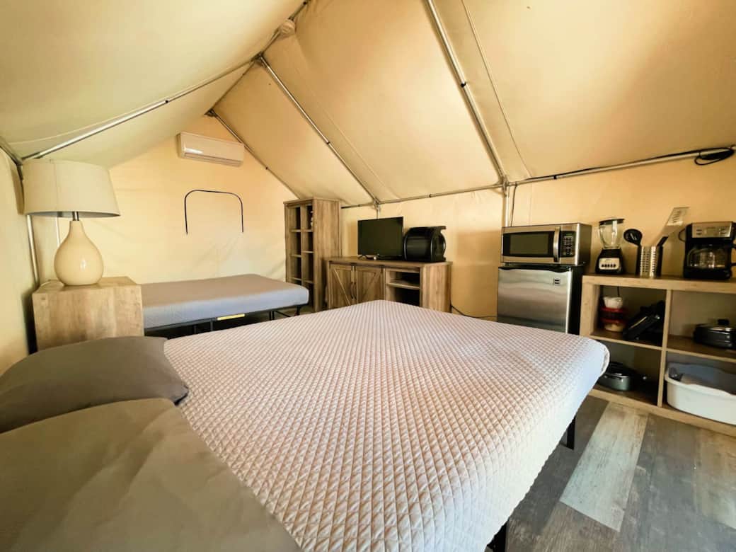 Fully Insulated Glamping Cabin with AC and Heat Fully Insulated Glamping Cabin with AC and Heat