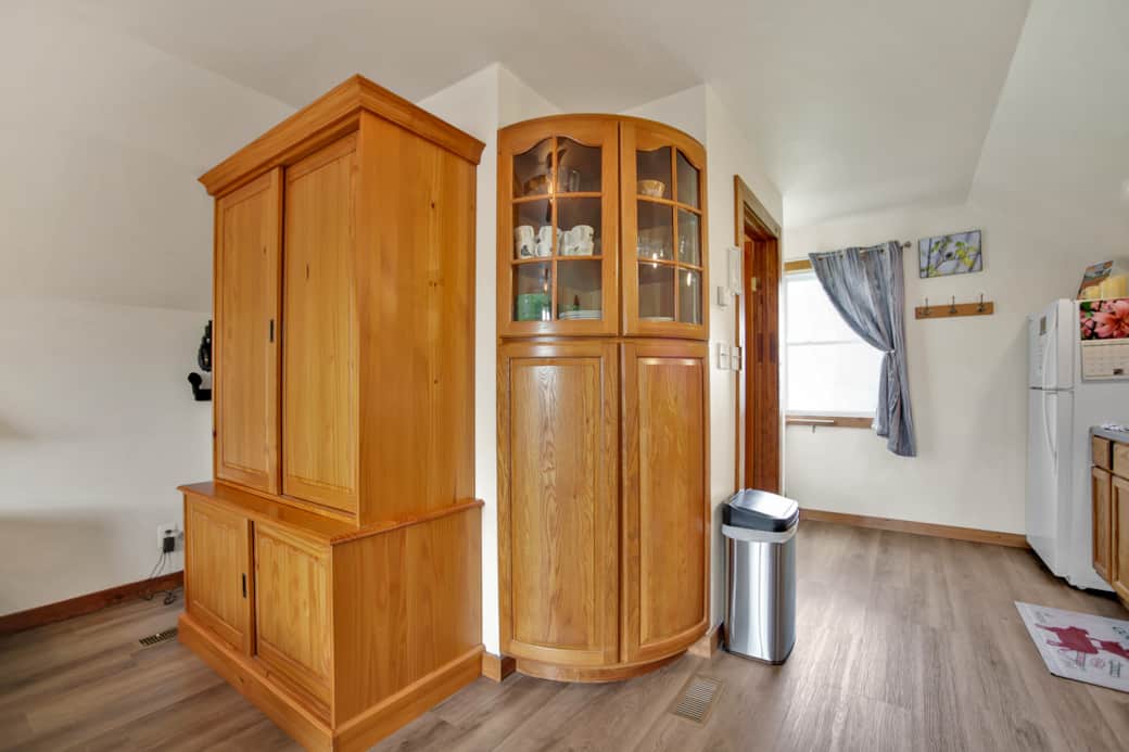Dishes and silverware provided 