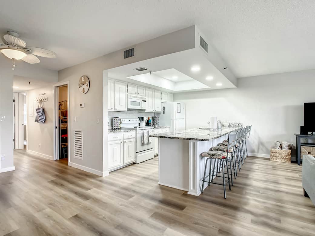 Bright and open kitchen 
