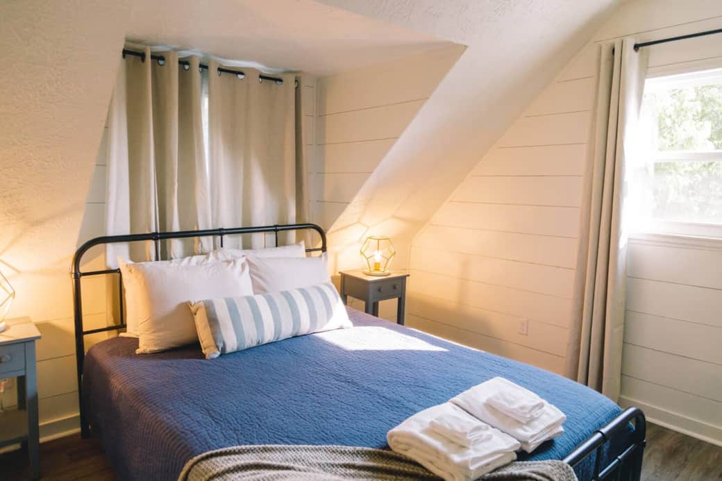 Calming Terracotta Chateau - Bedroom #2 with comfy queen sized bed and windows for natural light! Calming Terracotta Chateau - Bedroom #2 with comfy queen sized bed and windows for natural light!