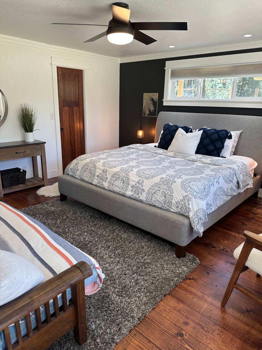 Master king bed