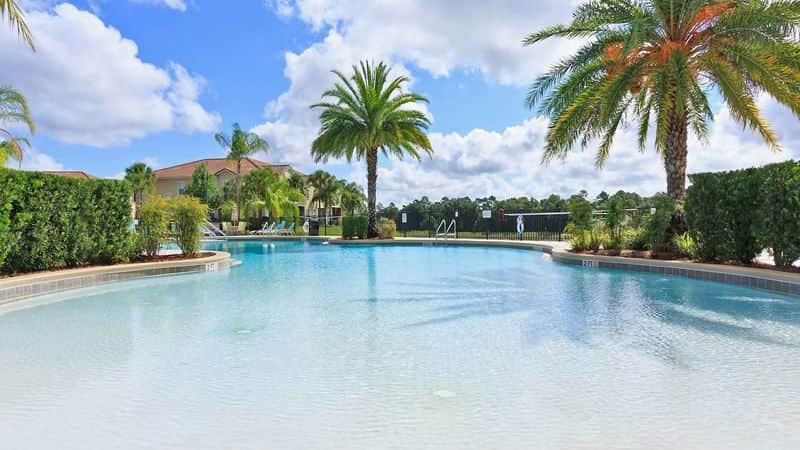 Zero-entry resort pool!