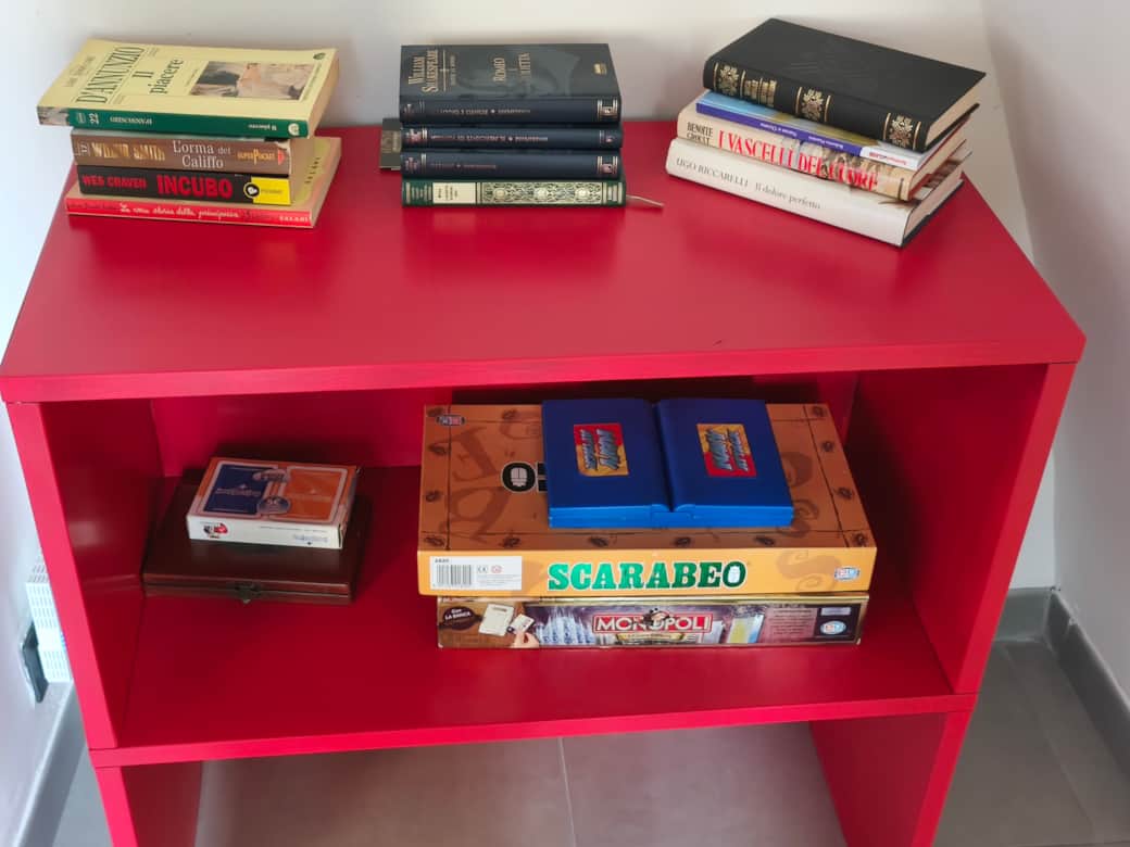 Angolo giochi e libri per le serate in relax presso Agli Archi Eco House a Chieti